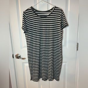 Women’s Sonoma Gray and White T-shirt Dress Large